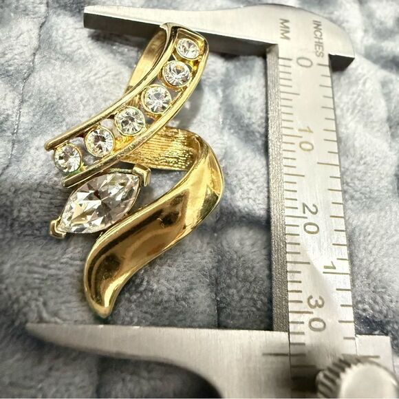 WOMEN’S GOLD-TONE PENDANT NECKLACE – CRYSTAL ACCENTS & MARQUISE STONE - Picture 7 of 17